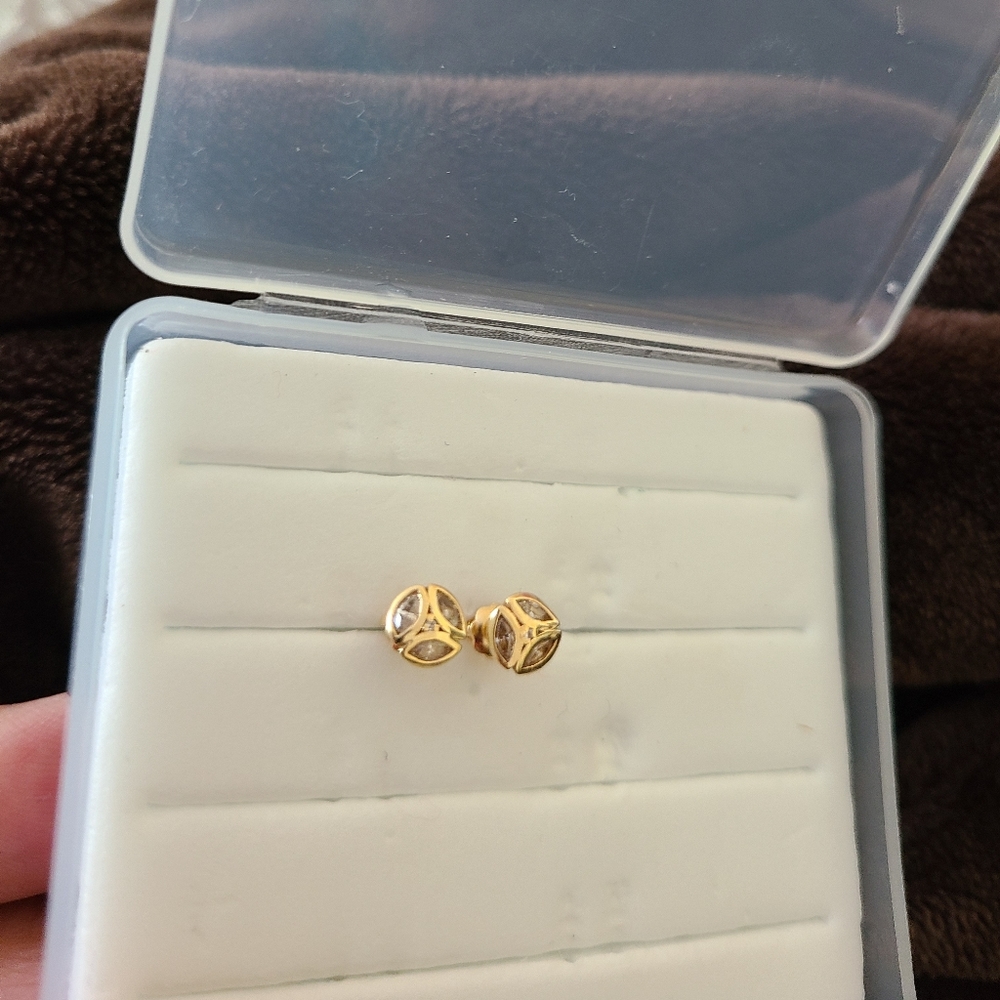 Stunning 1/2cttw Jared Diamond Earrings - Picture 3 of 11